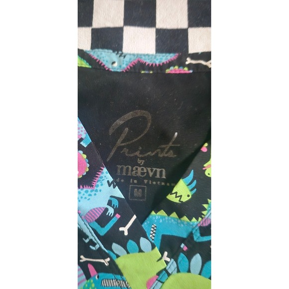 Lot of 2 Womens Scrub Tops Halloween Ghosts & Neon Dinosaurs Size Medium - Picture 4 of 4